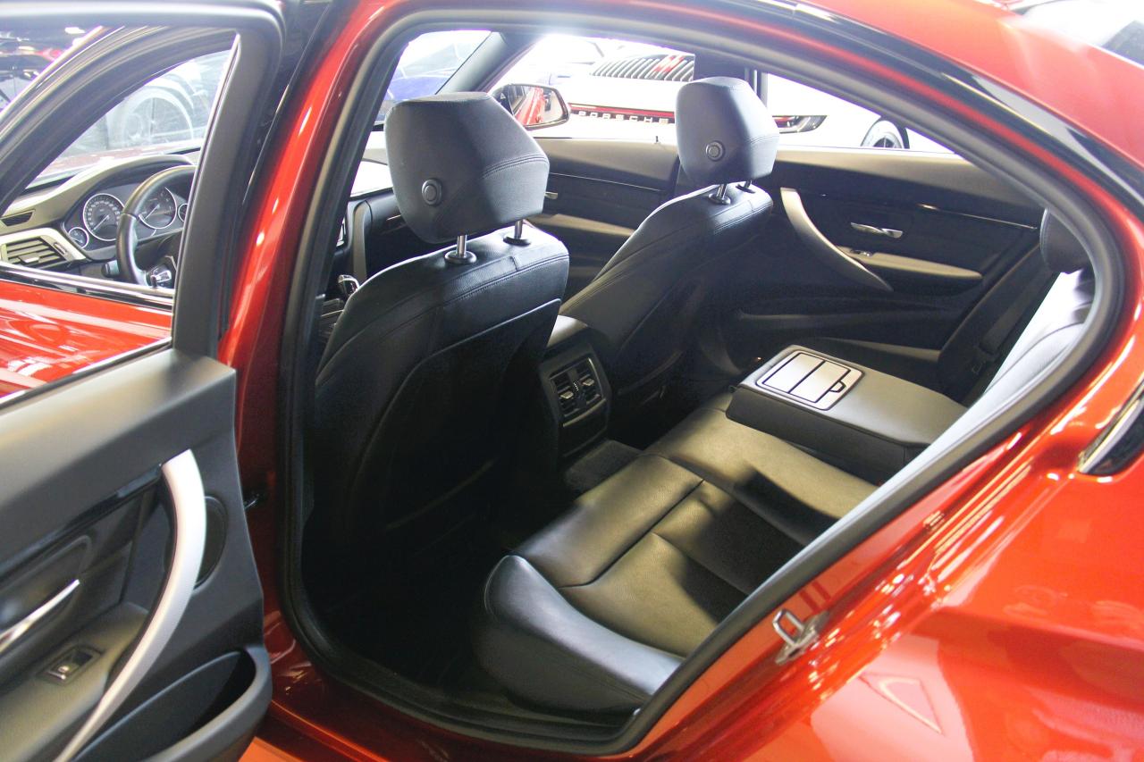 2018 BMW 3 Series 330i xDrive M sport package - Photo #11