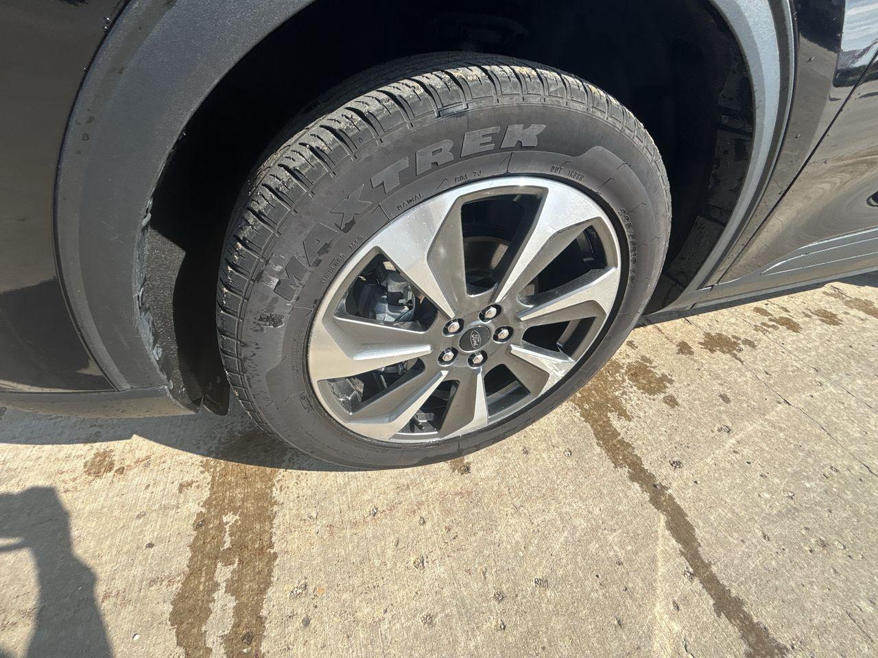 2023 Ford Escape Platinum AWD Photo5