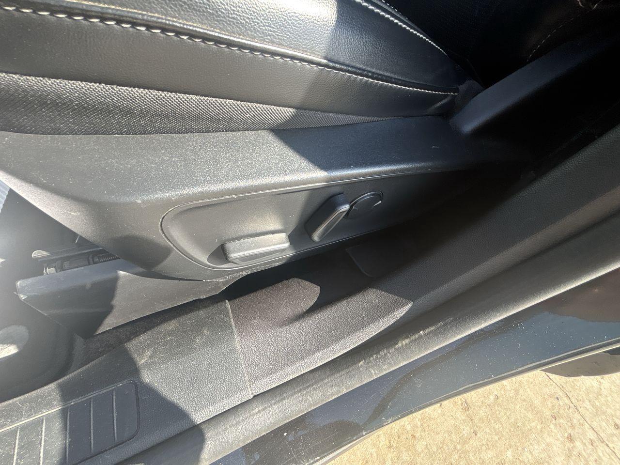 2023 Ford Escape Platinum AWD Photo5