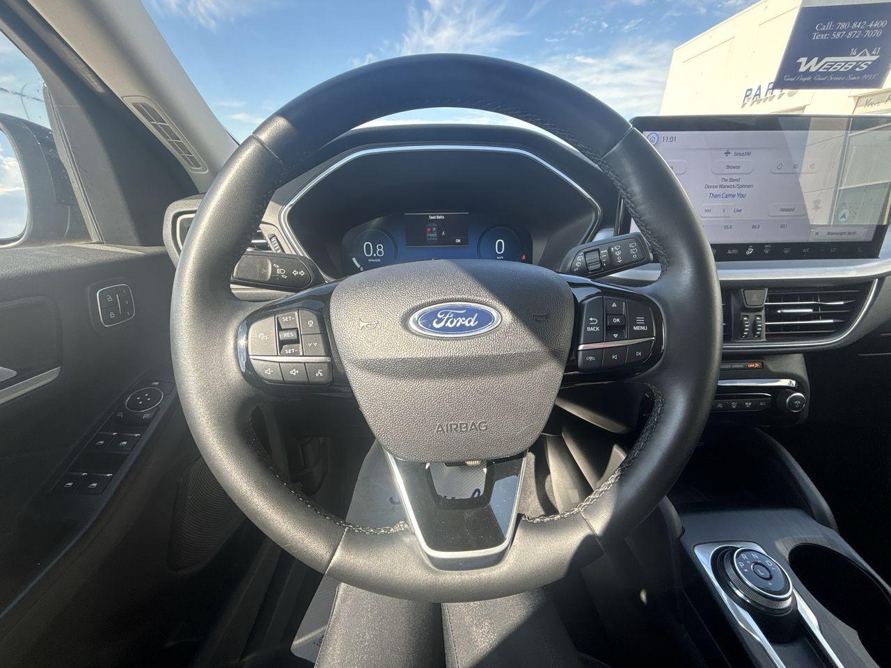 2023 Ford Escape Platinum AWD Photo5