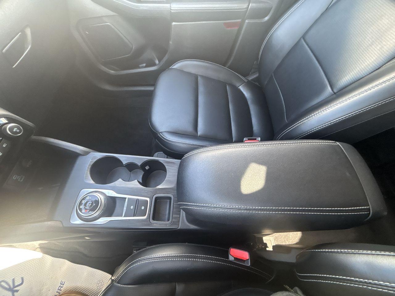 2023 Ford Escape Platinum AWD Photo5