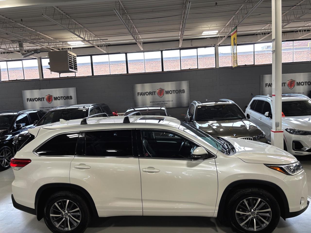 2018 Toyota Highlander XLE AWD|NAV|8PASSENGER|LEATHER|SUNROOF|ALLOYS|+++ - Photo #3