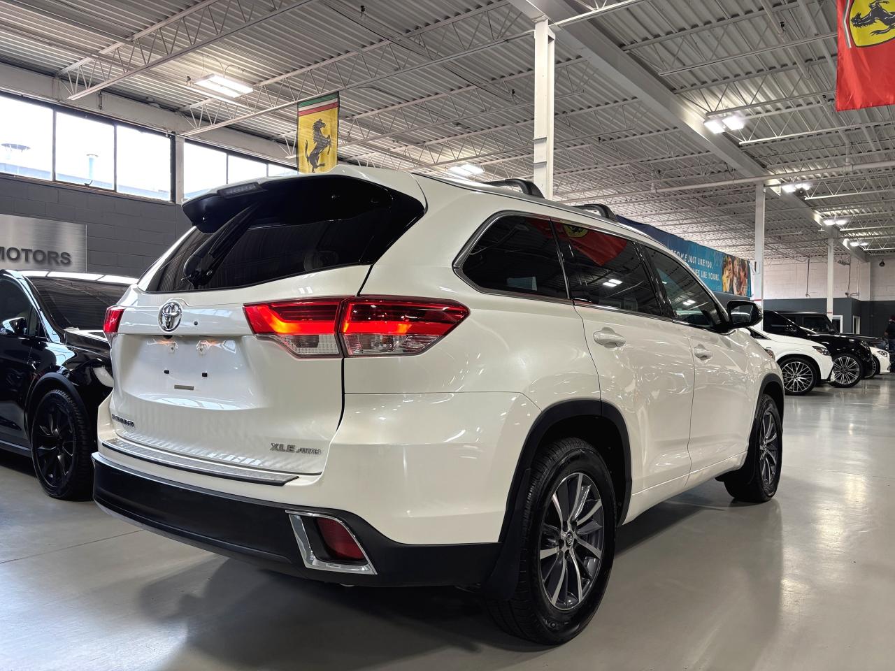 2018 Toyota Highlander XLE AWD|NAV|8PASSENGER|LEATHER|SUNROOF|ALLOYS|+++ Photo3
