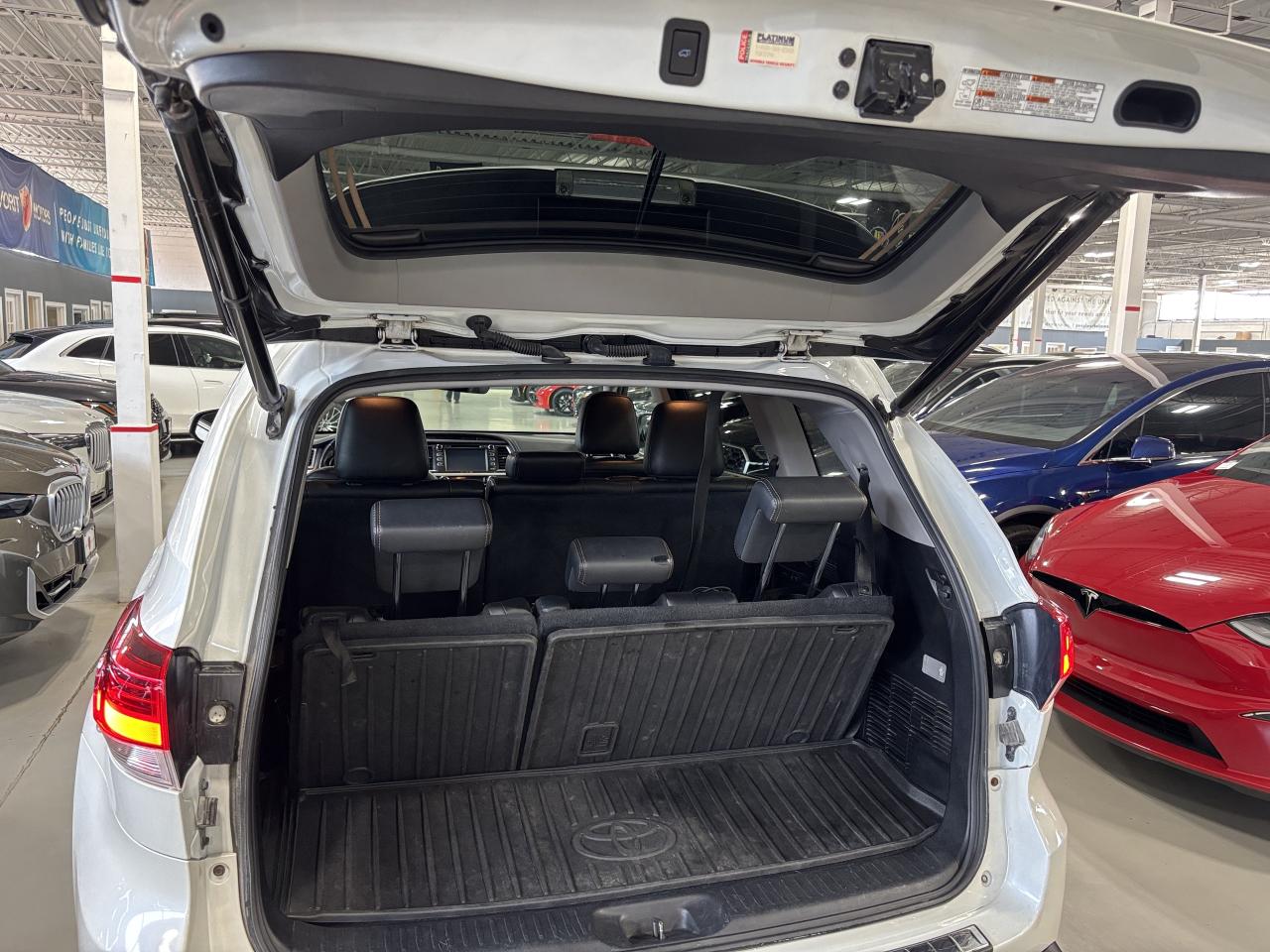 2018 Toyota Highlander XLE AWD|NAV|8PASSENGER|LEATHER|SUNROOF|ALLOYS|+++ - Photo #6
