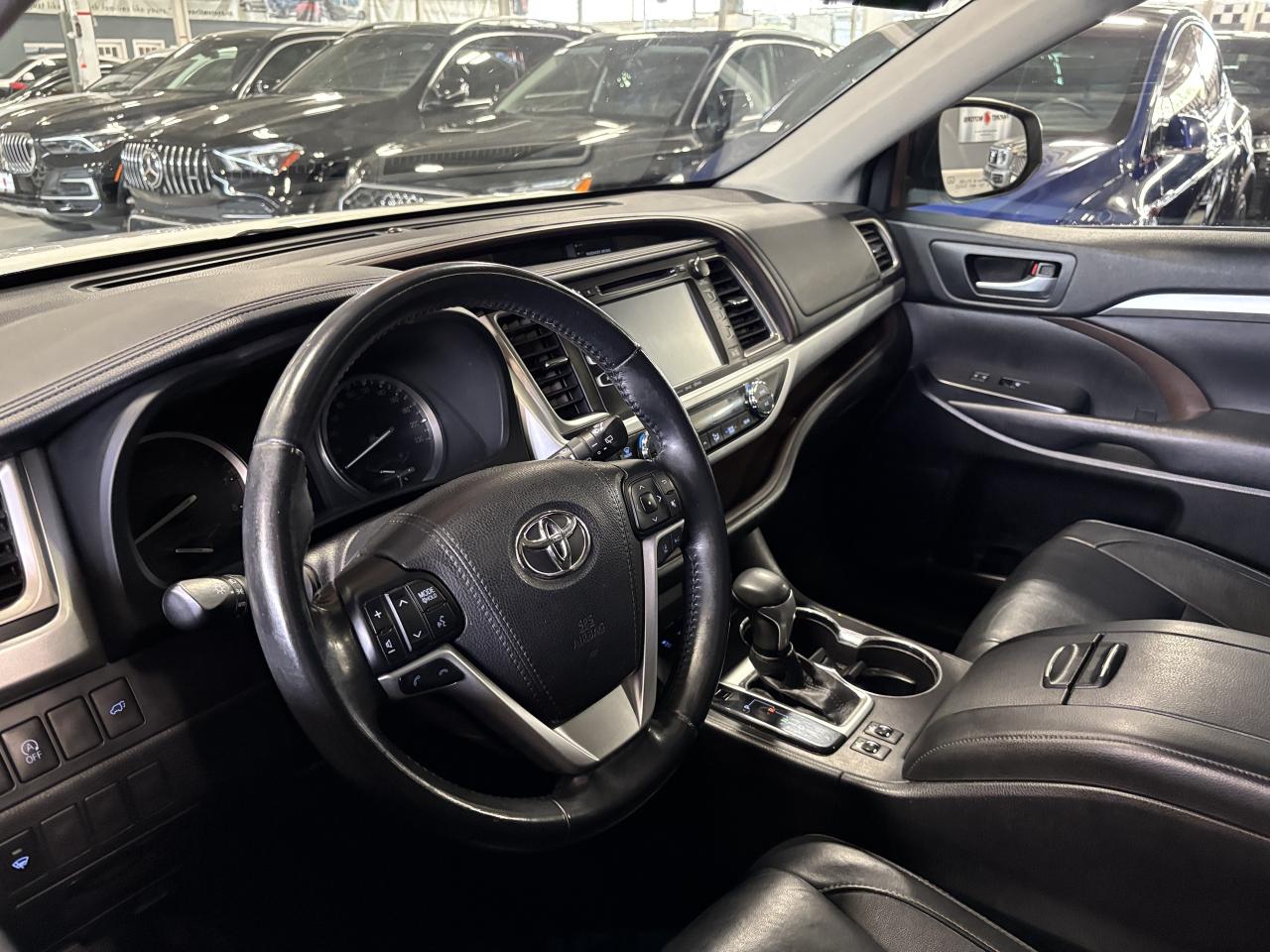 2018 Toyota Highlander XLE AWD|NAV|8PASSENGER|LEATHER|SUNROOF|ALLOYS|+++ - Photo #14