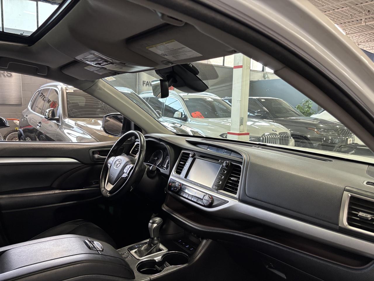 2018 Toyota Highlander XLE AWD|NAV|8PASSENGER|LEATHER|SUNROOF|ALLOYS|+++ - Photo #12