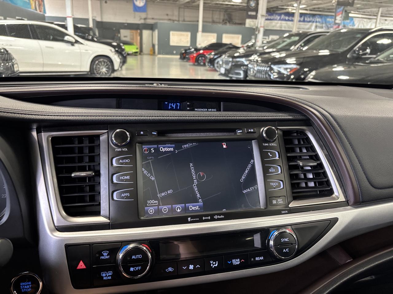 2018 Toyota Highlander XLE AWD|NAV|8PASSENGER|LEATHER|SUNROOF|ALLOYS|+++ - Photo #19