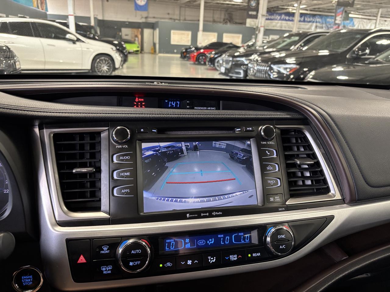 2018 Toyota Highlander XLE AWD|NAV|8PASSENGER|LEATHER|SUNROOF|ALLOYS|+++ - Photo #21