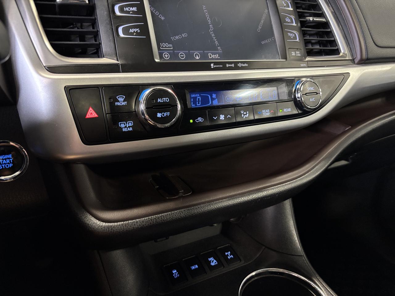 2018 Toyota Highlander XLE AWD|NAV|8PASSENGER|LEATHER|SUNROOF|ALLOYS|+++ - Photo #22