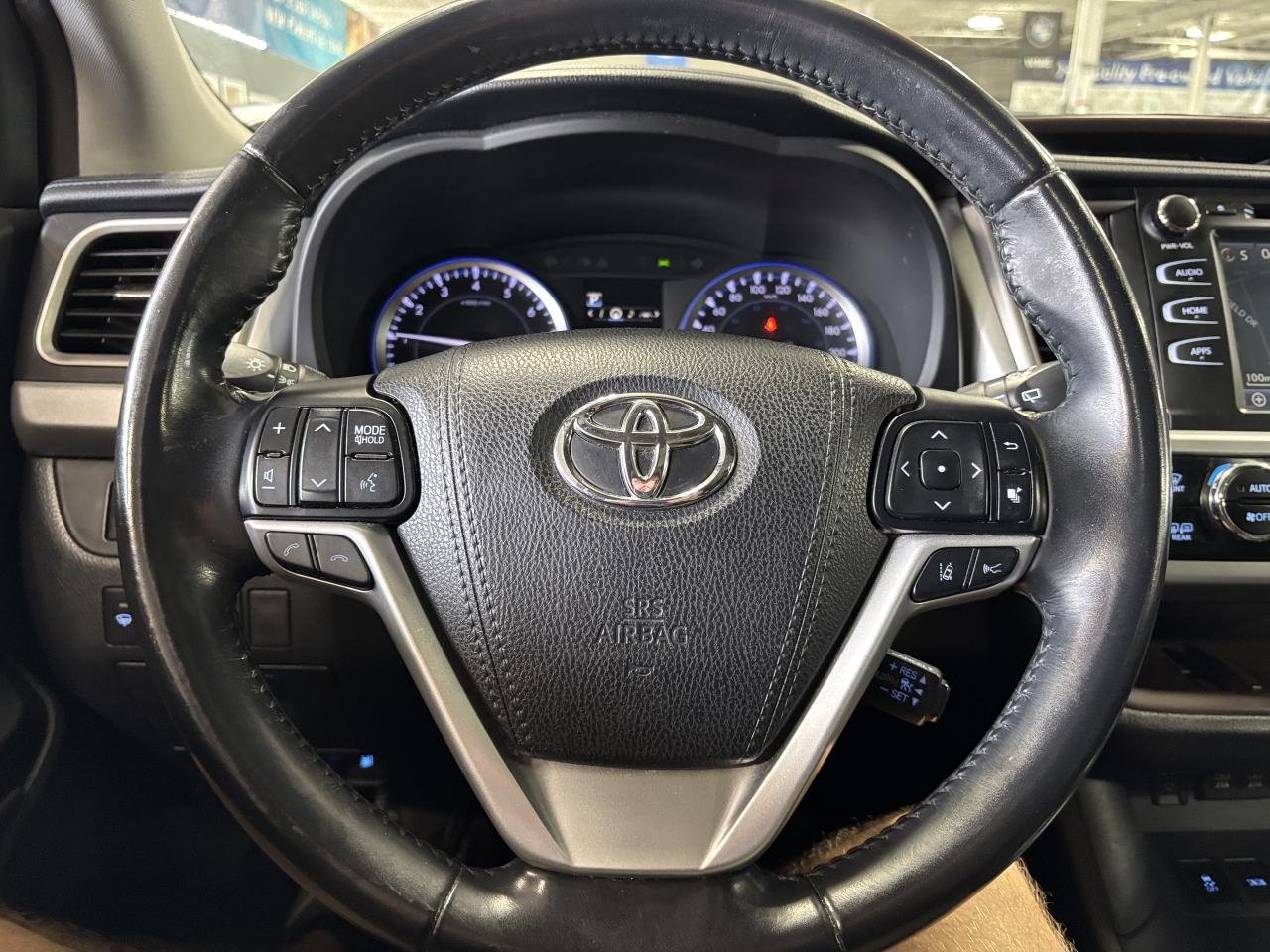2018 Toyota Highlander XLE AWD|NAV|8PASSENGER|LEATHER|SUNROOF|ALLOYS|+++ - Photo #23