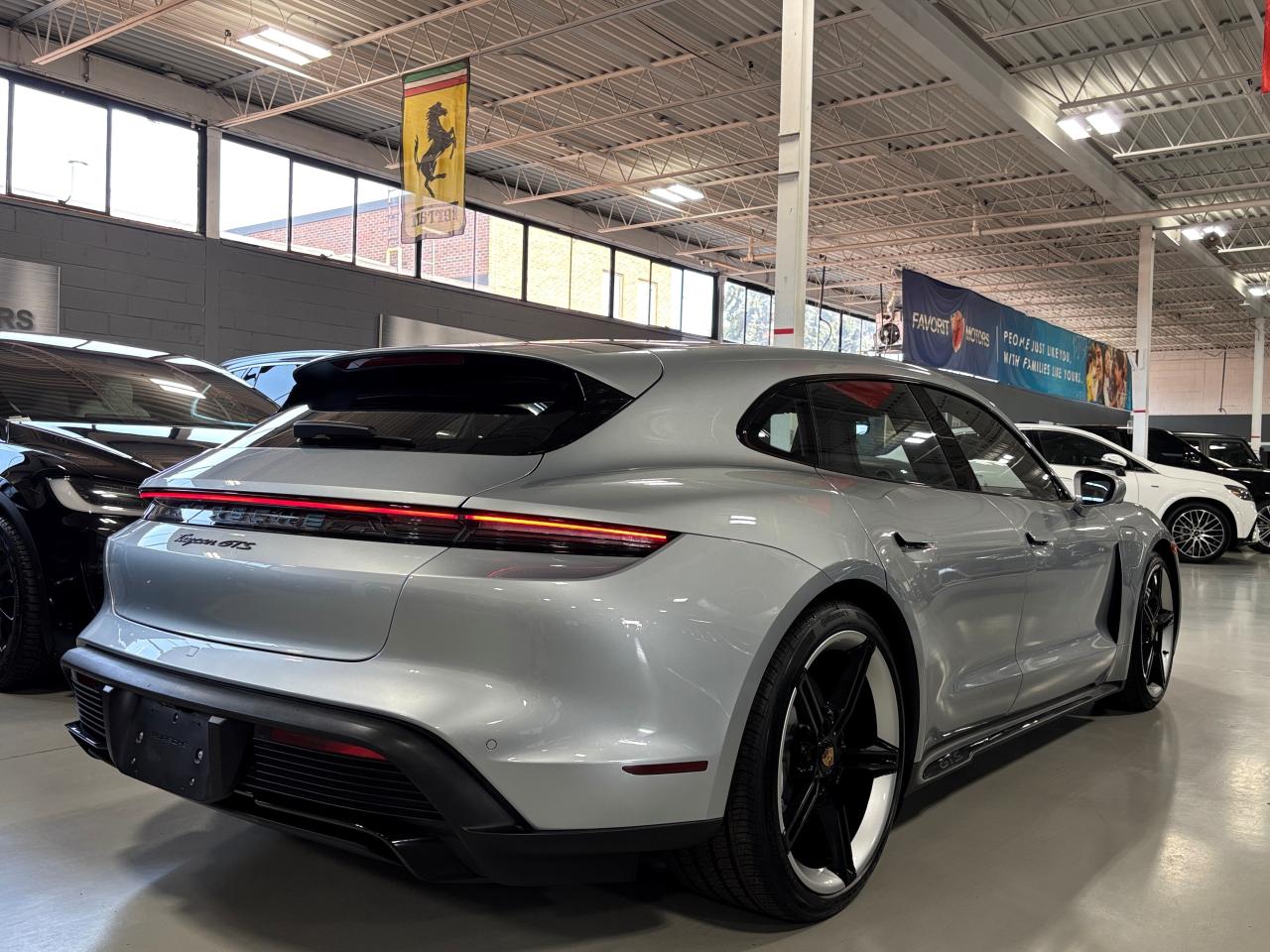 2023 Porsche Taycan GTS Sport Turismo|AWD|NO LUX TAX|PASSENGERSCREEN|+ - Photo #8