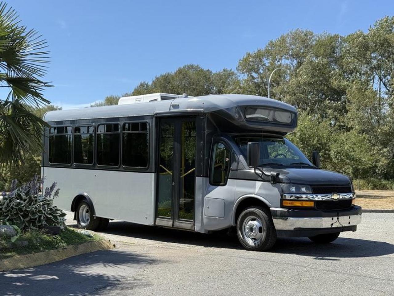 Used 2019 Chevrolet Express G4500 22-Passenger Wheelchair Accessible Bus for sale in Burnaby, BC