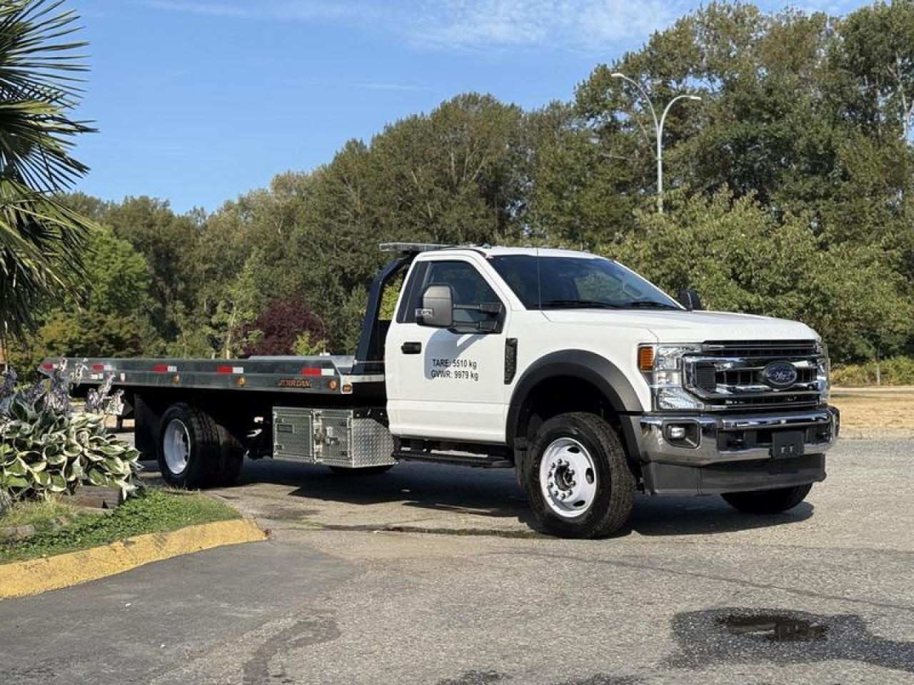Used 2022 Ford F600 XLT 20-Foot Roll Off Flatdeck Tow Truck 4x4 for sale in Burnaby, BC