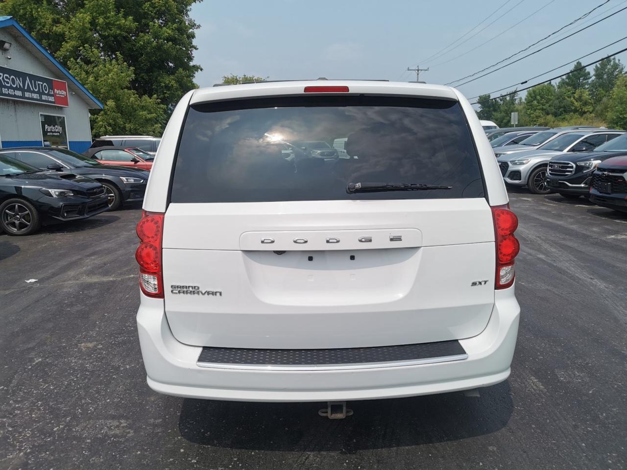 2015 Dodge Grand Caravan SE - Photo #4