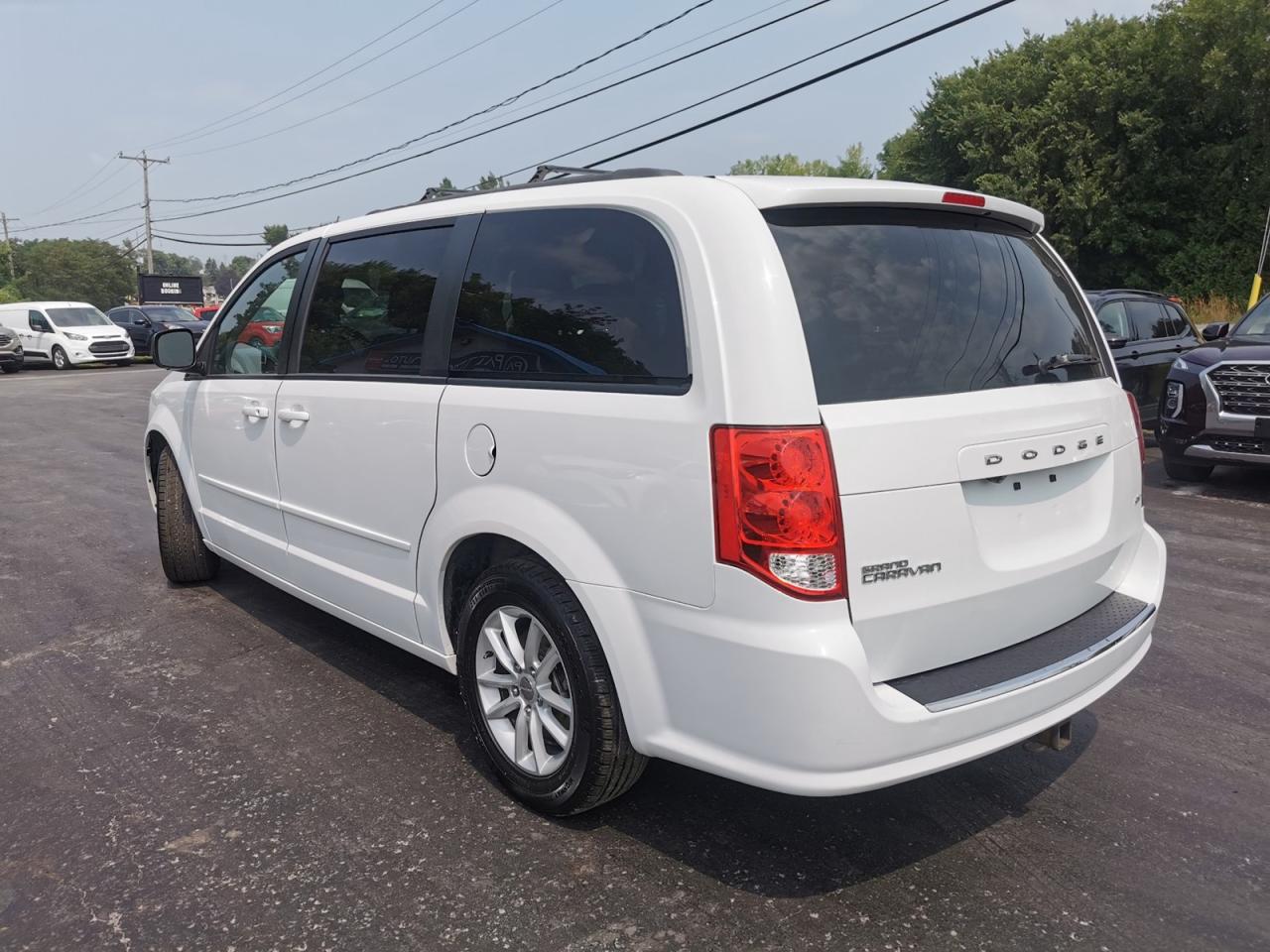 2015 Dodge Grand Caravan SE - Photo #3