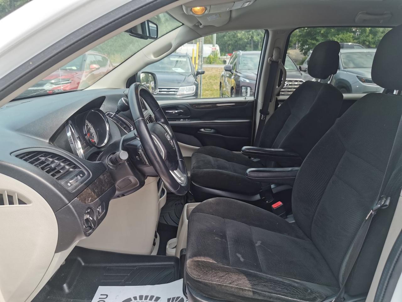 2015 Dodge Grand Caravan SE - Photo #11