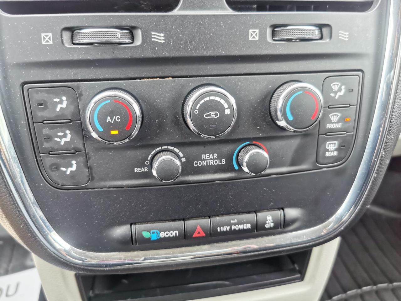 2015 Dodge Grand Caravan SE - Photo #25