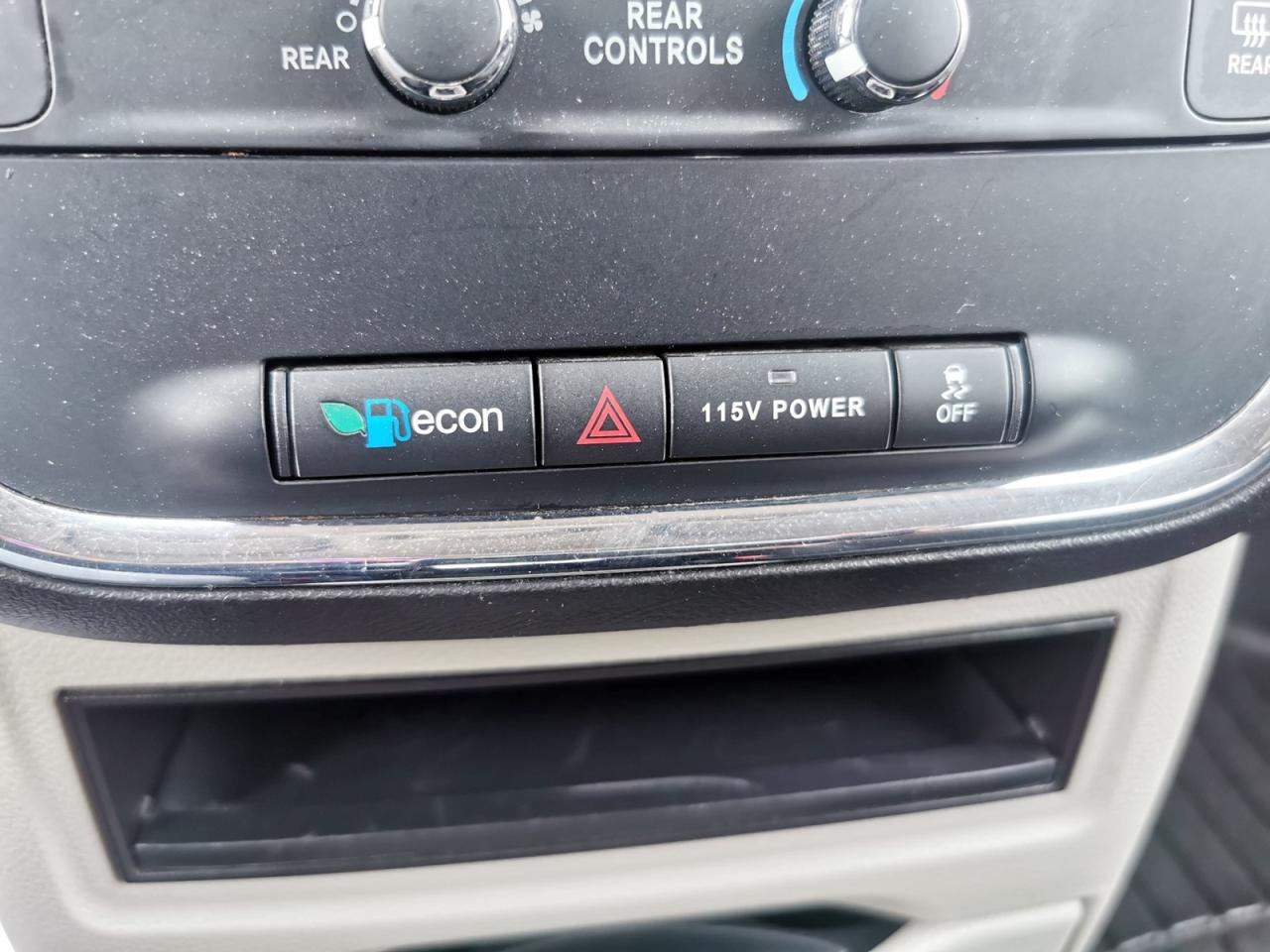 2015 Dodge Grand Caravan SE - Photo #30