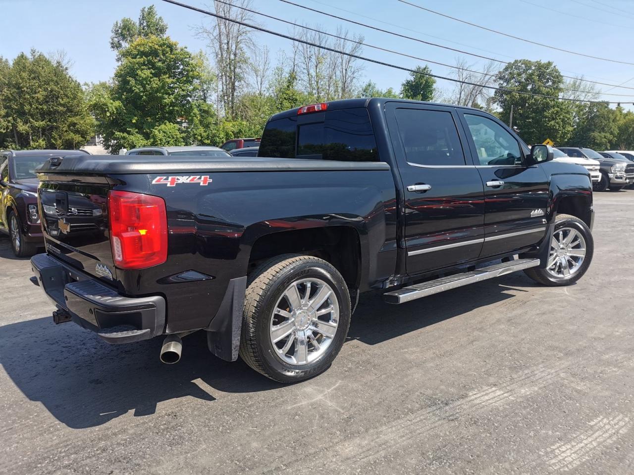 2017 Chevrolet Silverado 1500 High Country Short Box Photo4