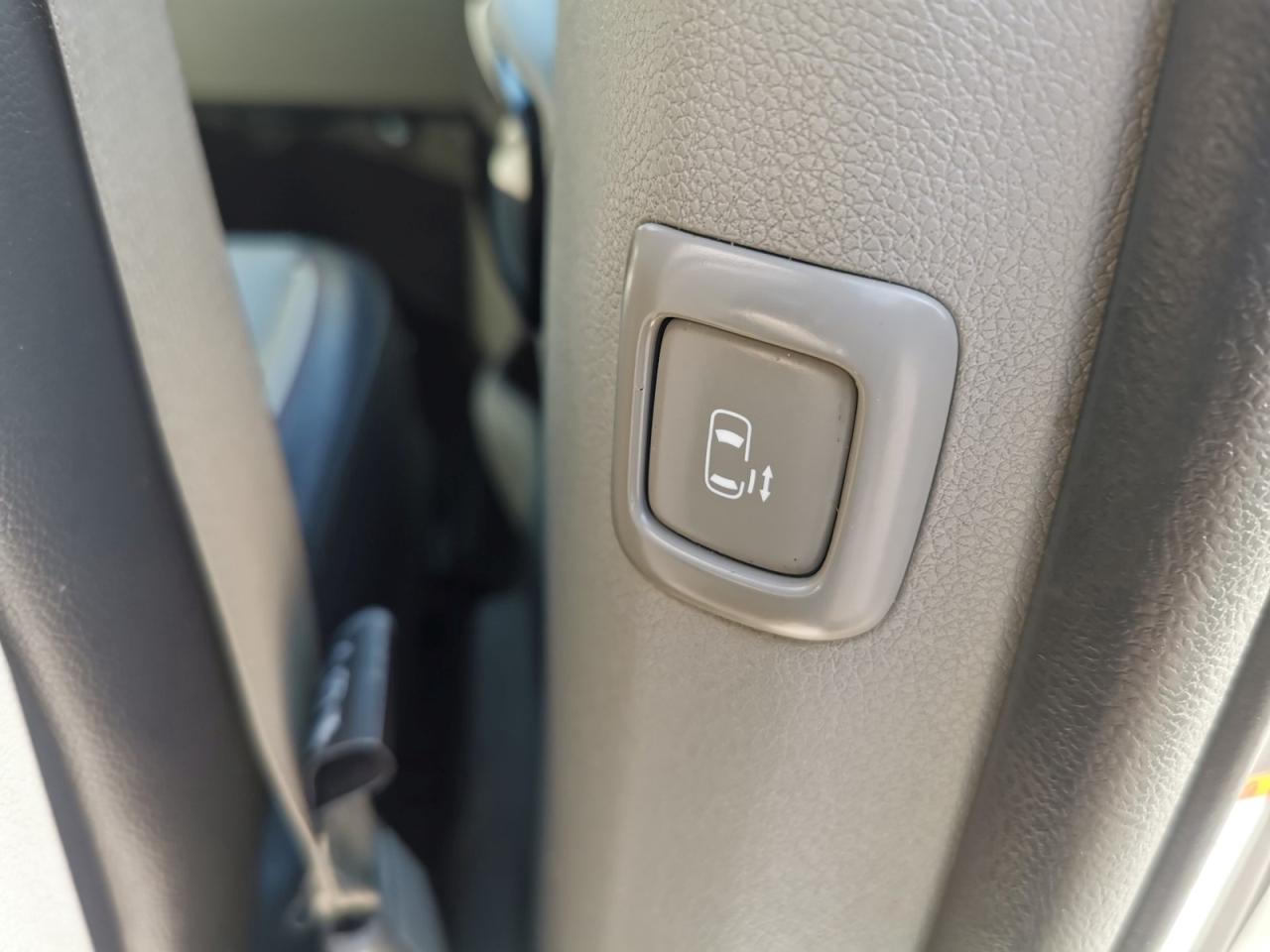 2018 Kia Sedona SX - Photo #20