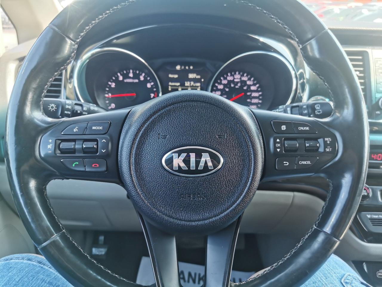2018 Kia Sedona SX - Photo #24