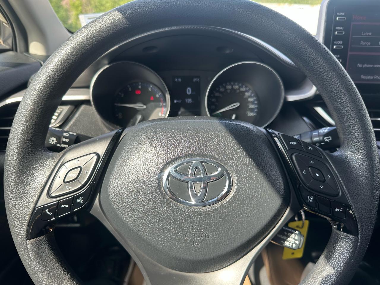 2022 Toyota C-HR LE Photo