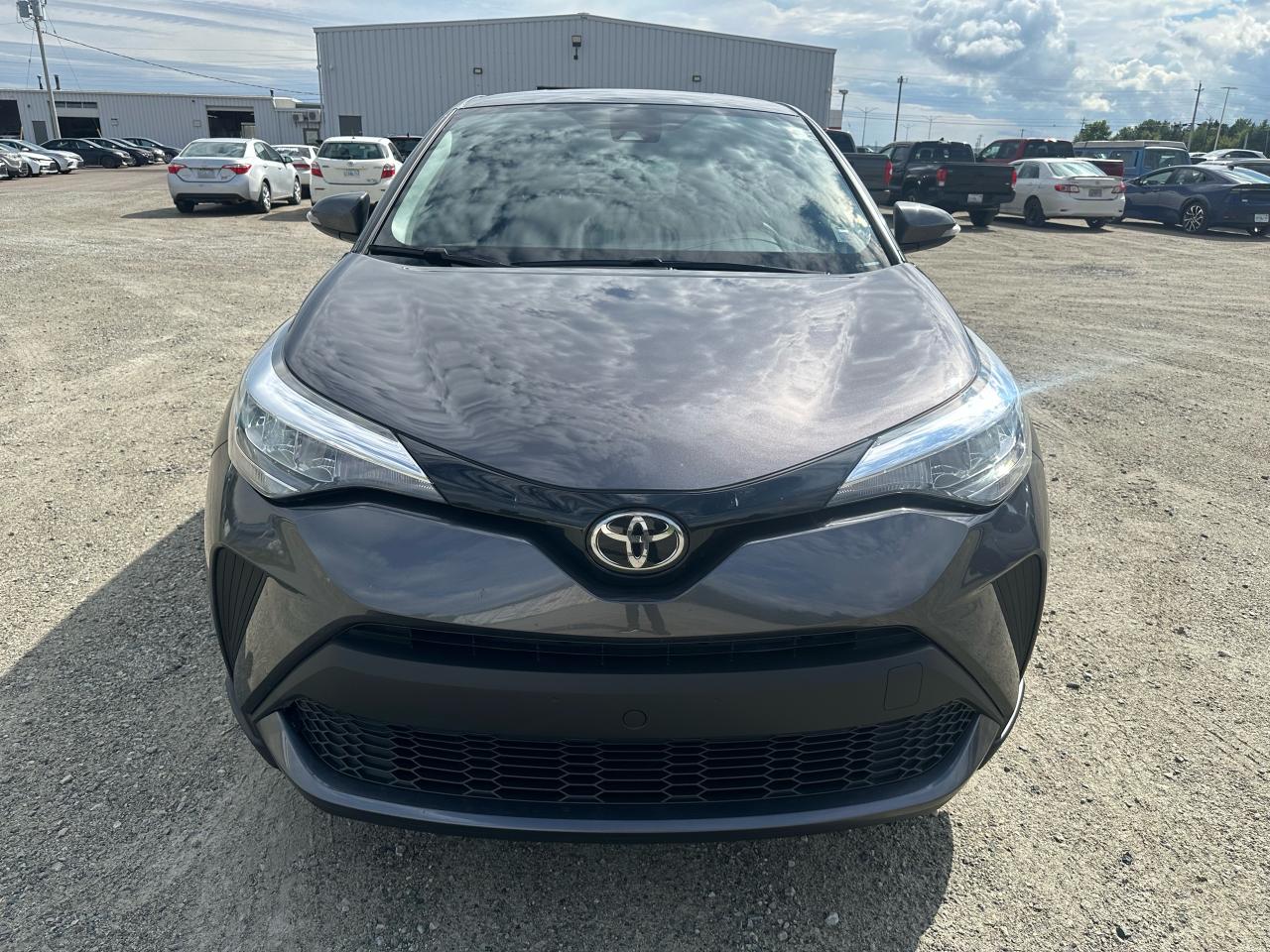 2022 Toyota C-HR LE Photo1