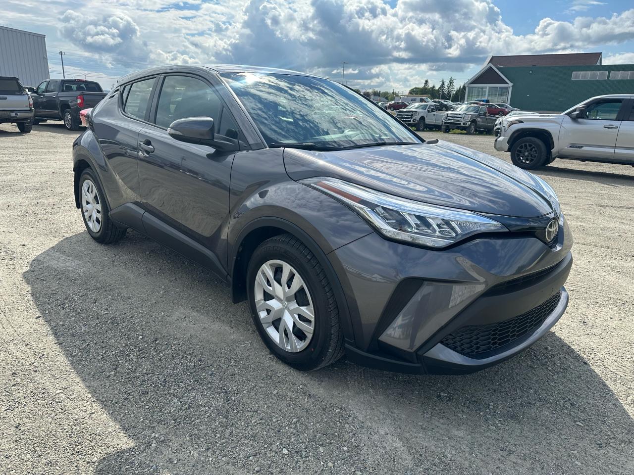 2022 Toyota C-HR LE Photo2