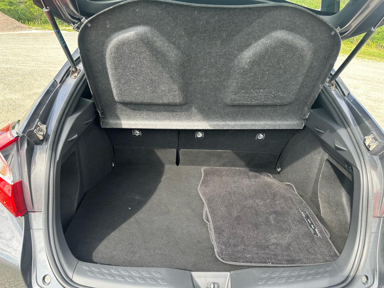 2022 Toyota C-HR LE Photo