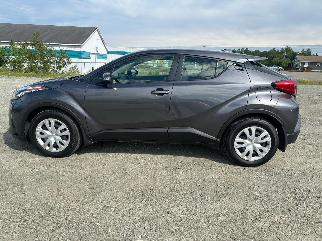 2022 Toyota C-HR LE Photo