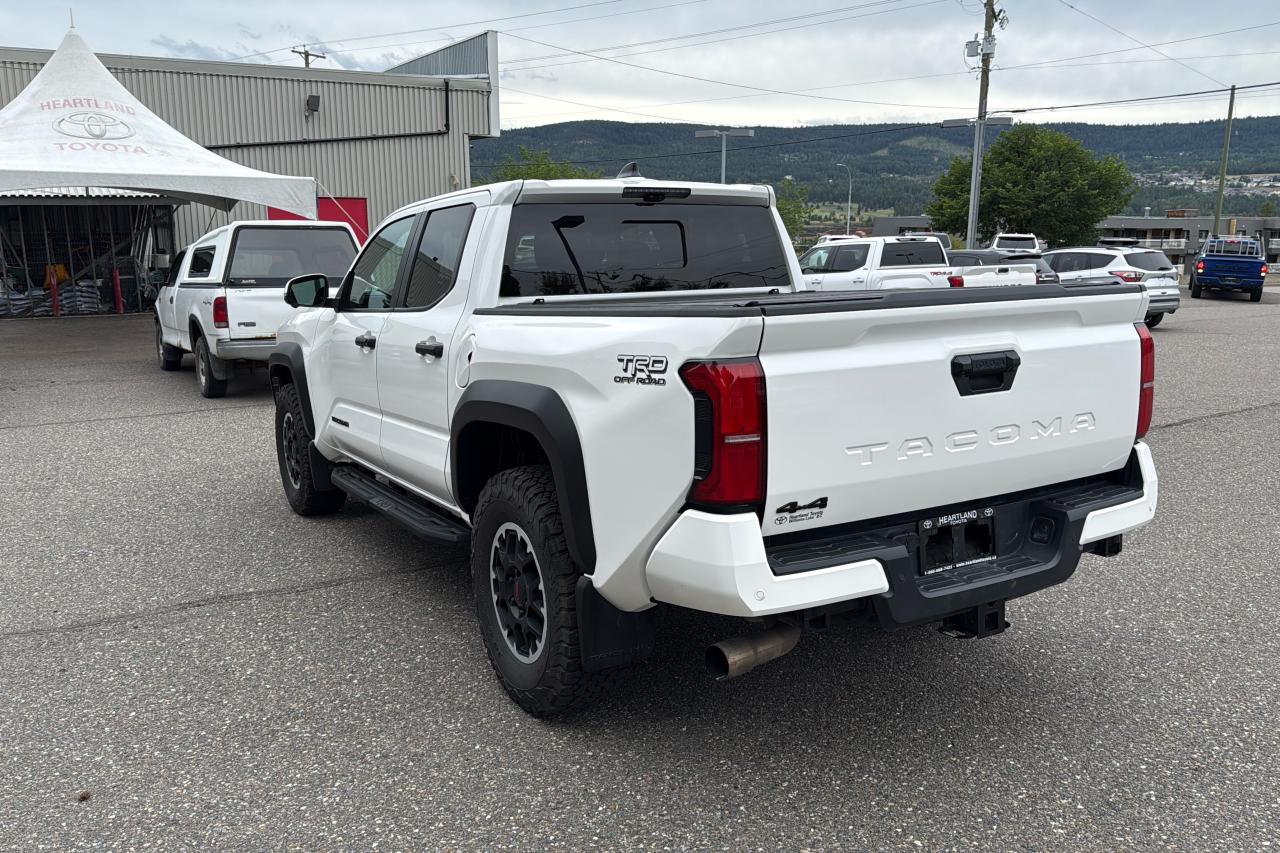 2024 Toyota Tacoma Double Cab AT TRD Off Road Premium Photo4