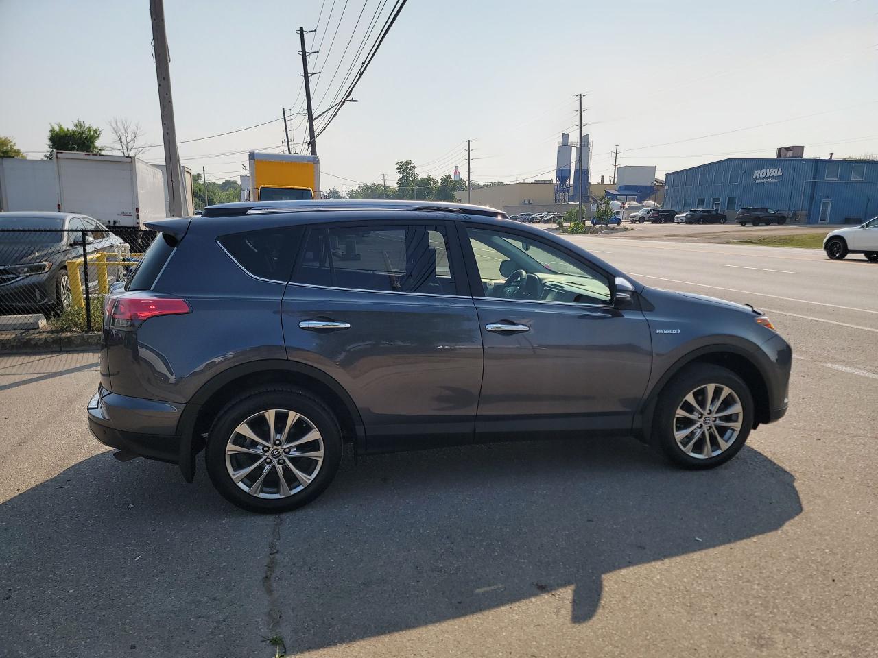 2018 Toyota RAV4 Hybrid Limited Photo3