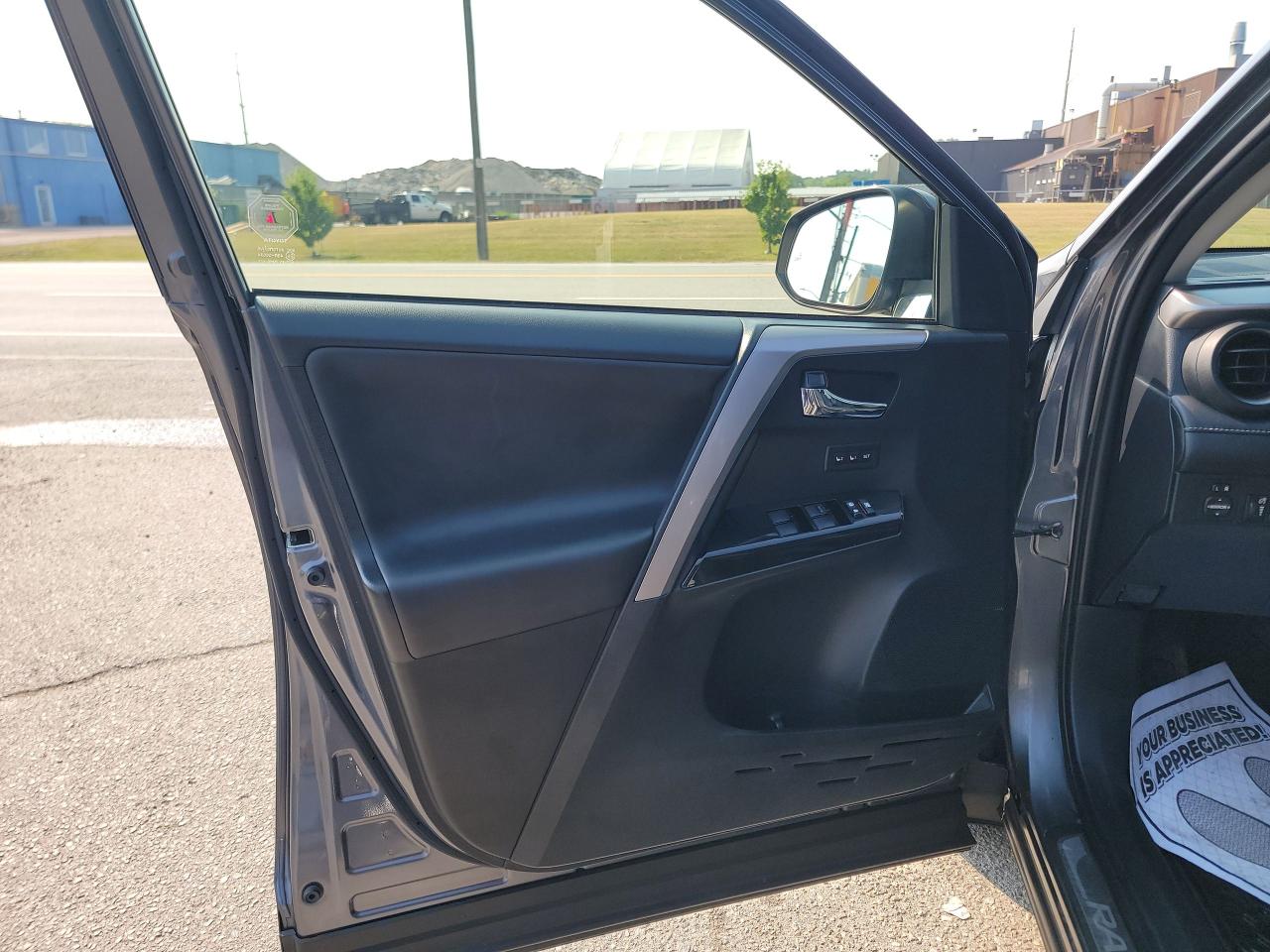 2018 Toyota RAV4 Hybrid Limited - Photo #12