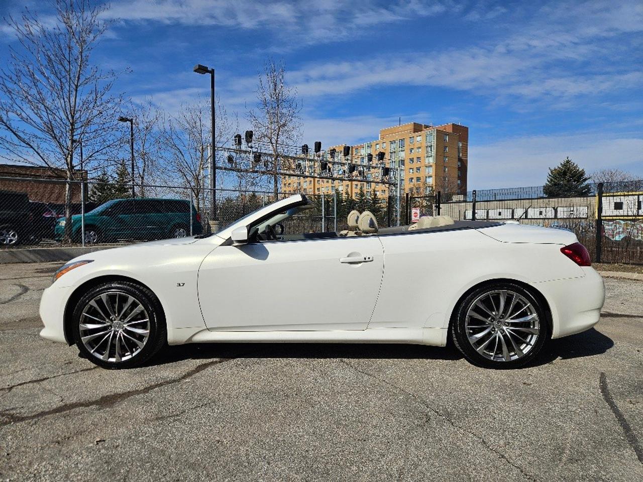 2014 Infiniti Q60 SPORT CONVERTIBLE-TECH PKG-NAVIGATION Photo