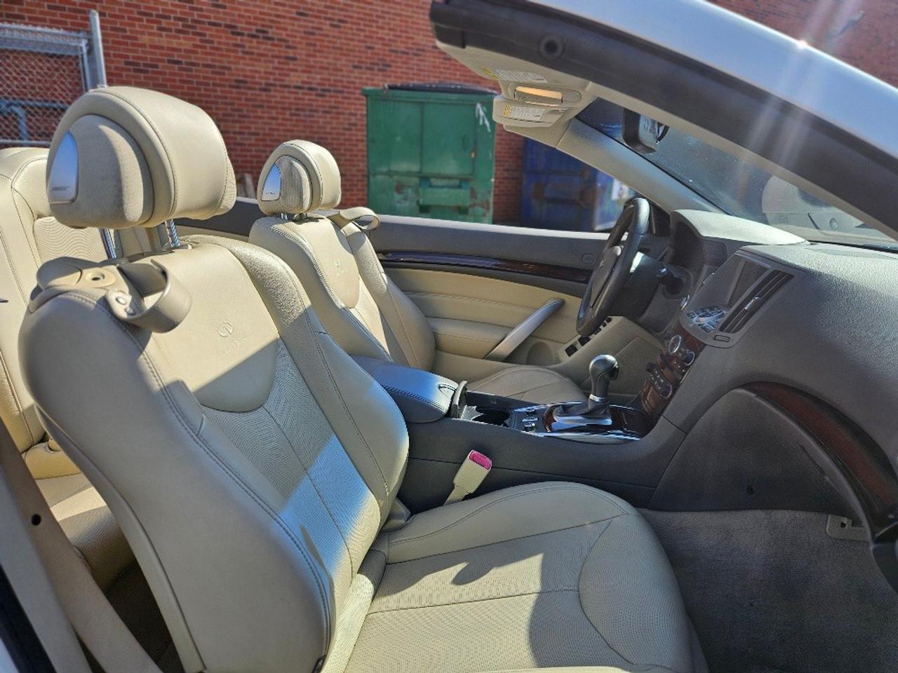 2014 Infiniti Q60 SPORT CONVERTIBLE-TECH PKG-NAVIGATION Photo