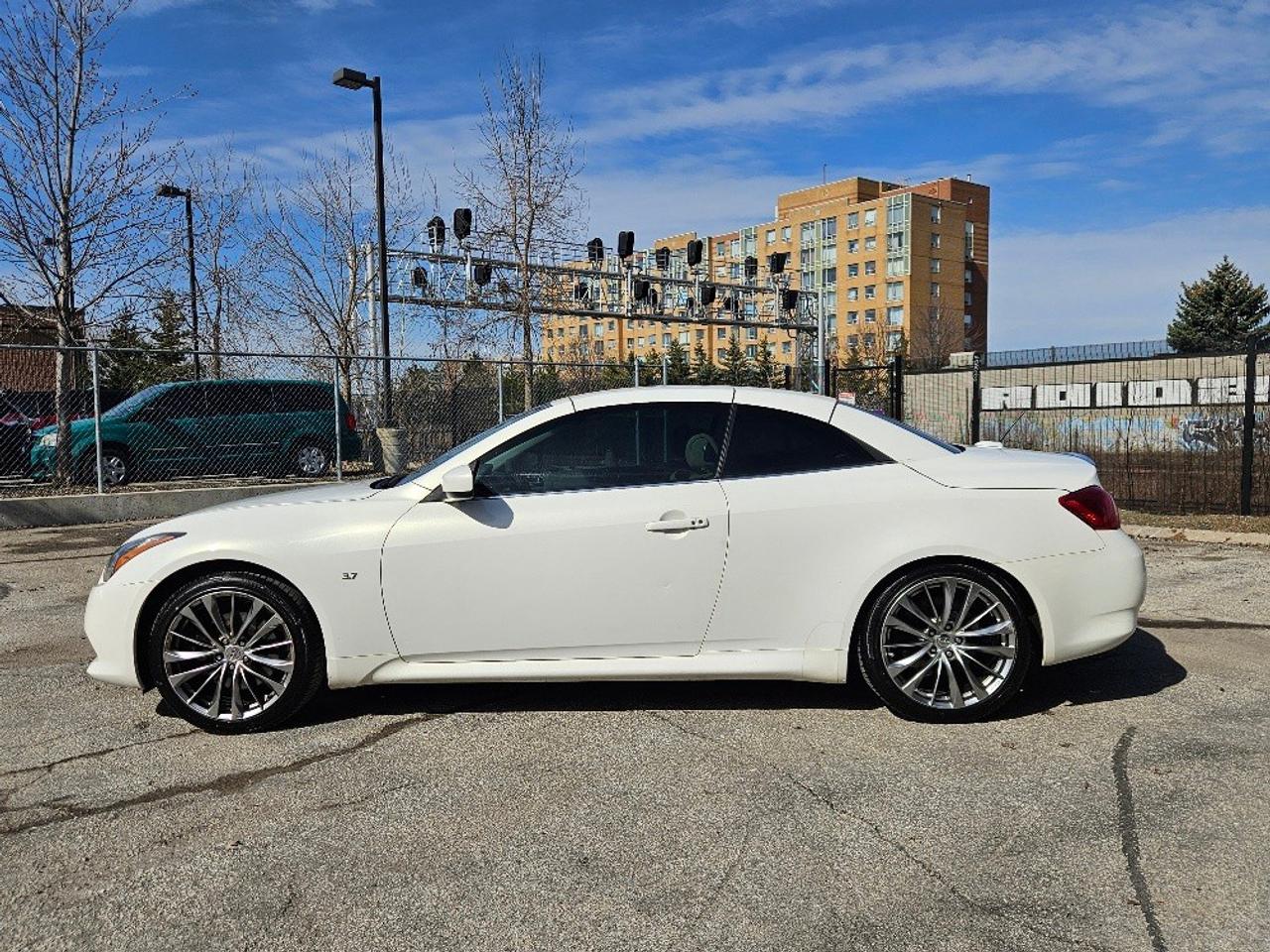 2014 Infiniti Q60 SPORT CONVERTIBLE-TECH PKG-NAVIGATION Photo