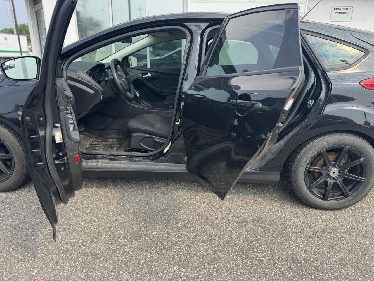 2016 Ford Focus SE - Photo #5