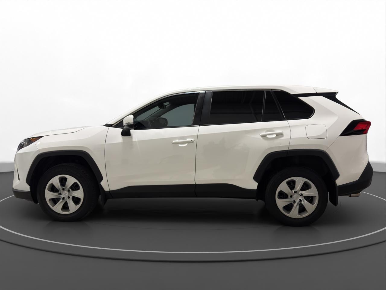 2022 Toyota RAV4 LE | AWD - Photo #4