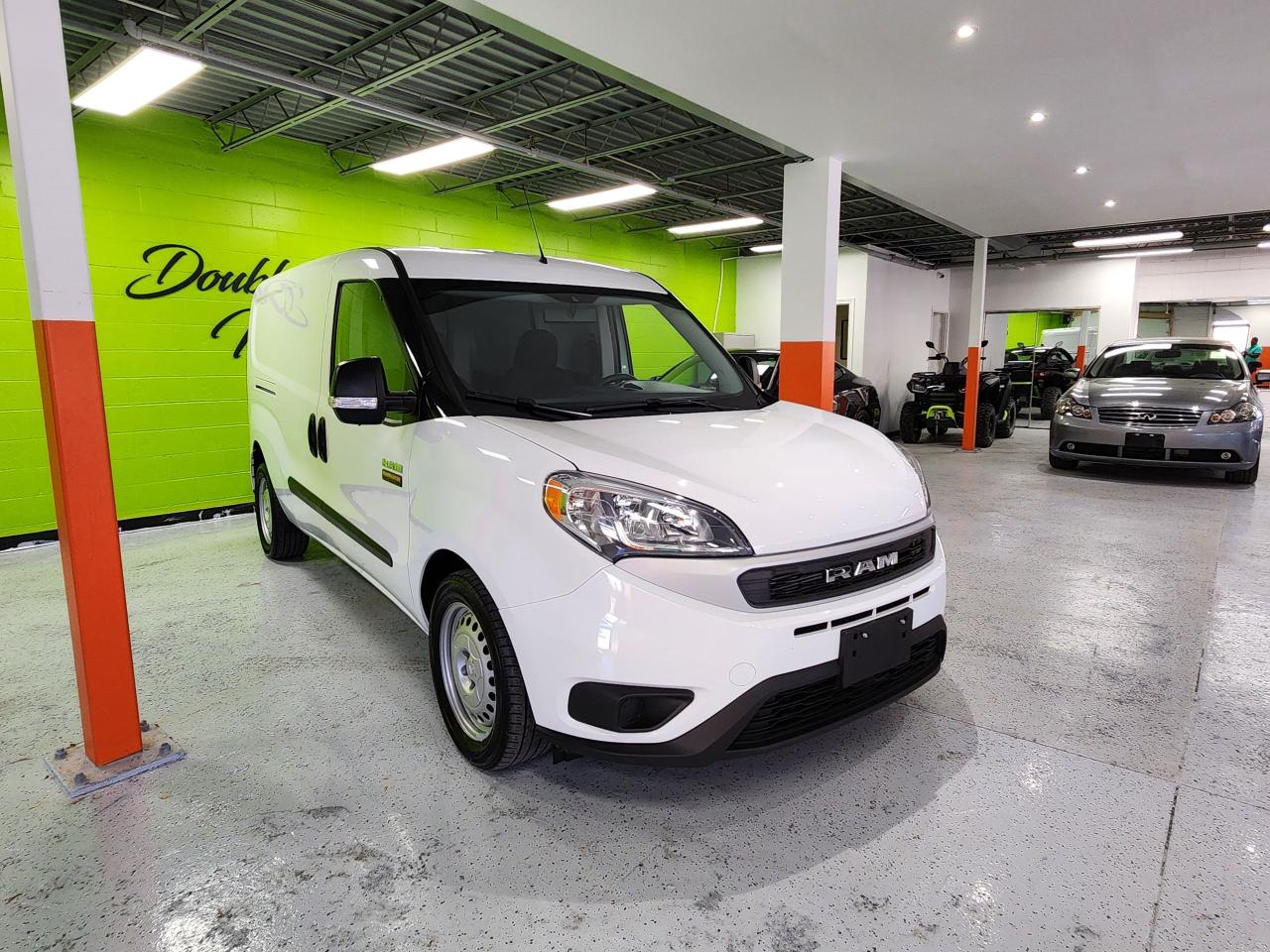 2022 RAM ProMaster City Cargo Van Clean Low Kms Ready to Work - Photo #4