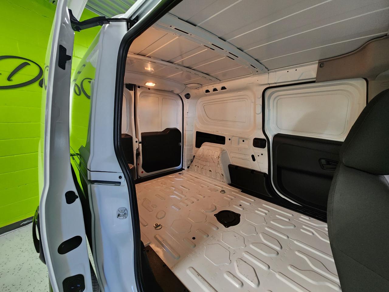 2022 RAM ProMaster City Cargo Van Clean Low Kms Ready to Work - Photo #11