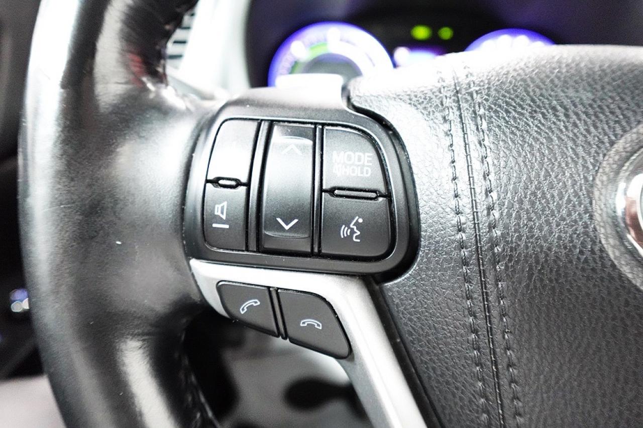 2017 Toyota Highlander Hybrid XLE  MODEL,NO ACCIDENT WELL MAINTAIN,AWD,7 PASS - Photo #32
