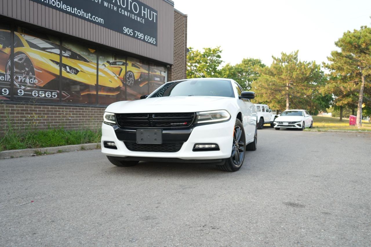 2019 Dodge Charger SXT AWD Photo2