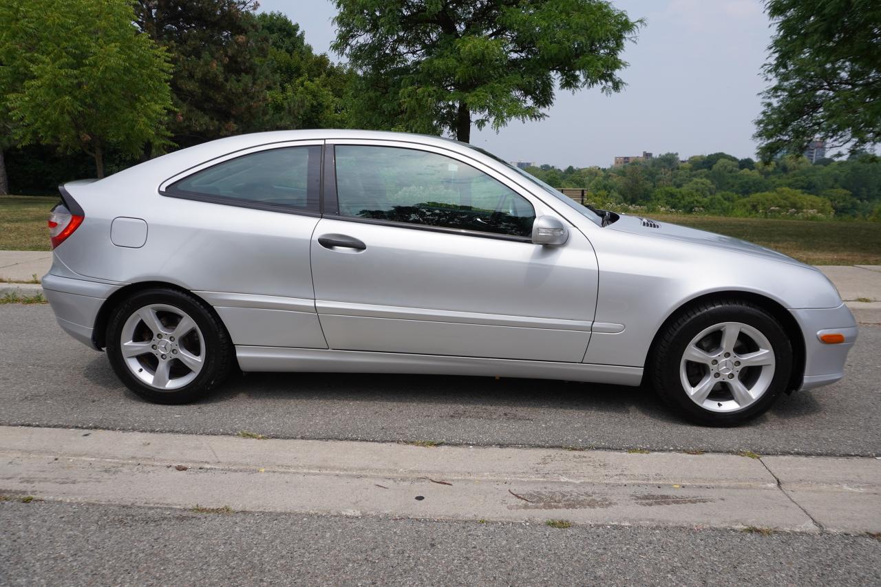 2005 Mercedes-Benz C-Class C230 KOMPRESSOR / 6 SPEED MANUAL / AWESOME DRIVER Photo4