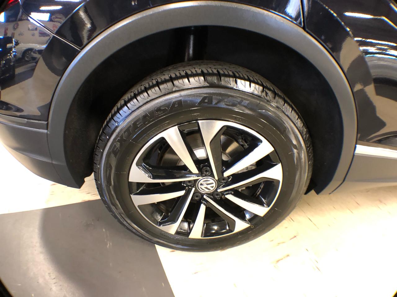 2020 Volkswagen Tiguan IQ Drive 7 PASS AWD LEATHER PAN/ROOF B/SPOT CAMERA Photo