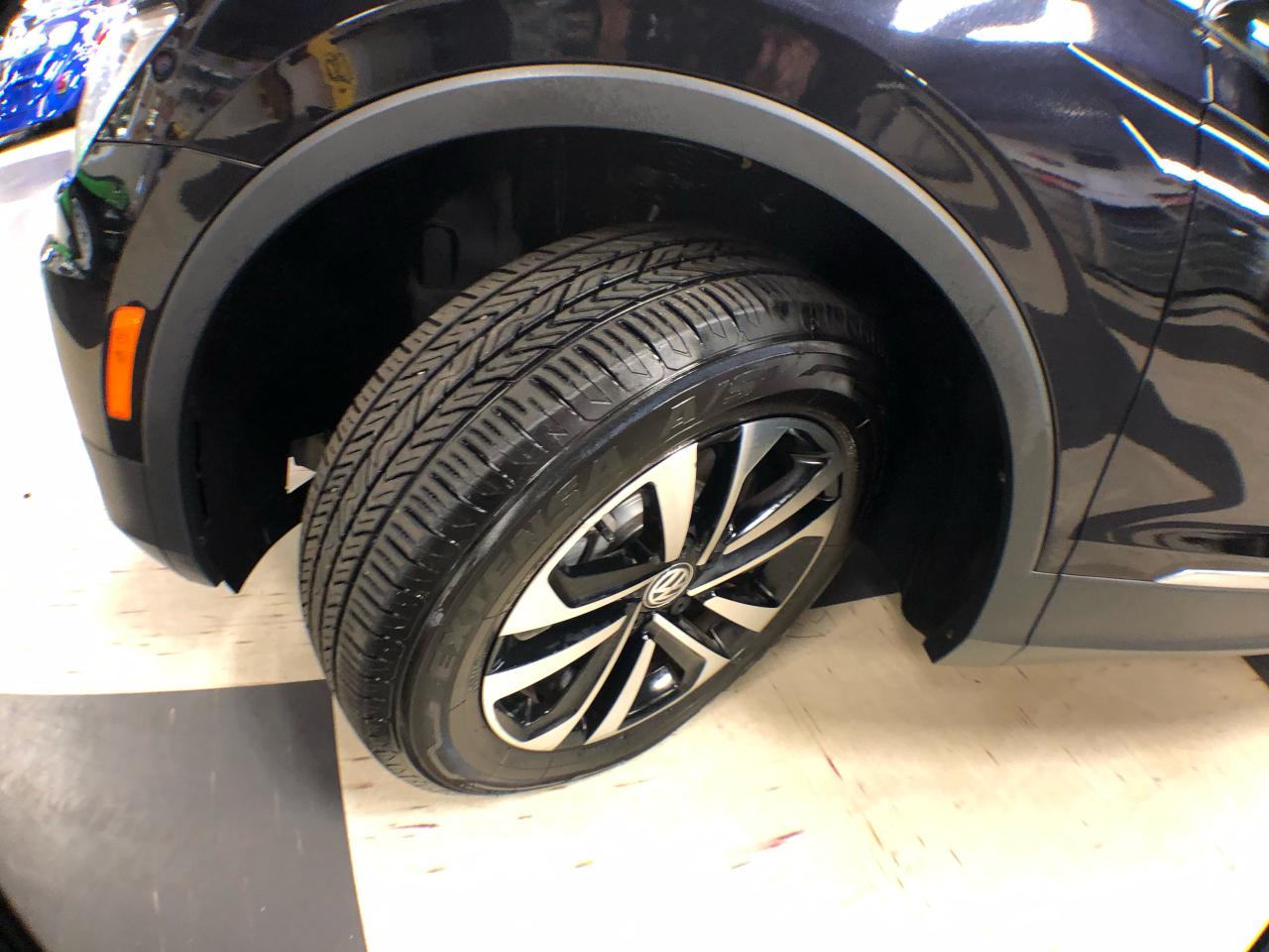 2020 Volkswagen Tiguan IQ Drive 7 PASS AWD LEATHER PAN/ROOF B/SPOT CAMERA Photo