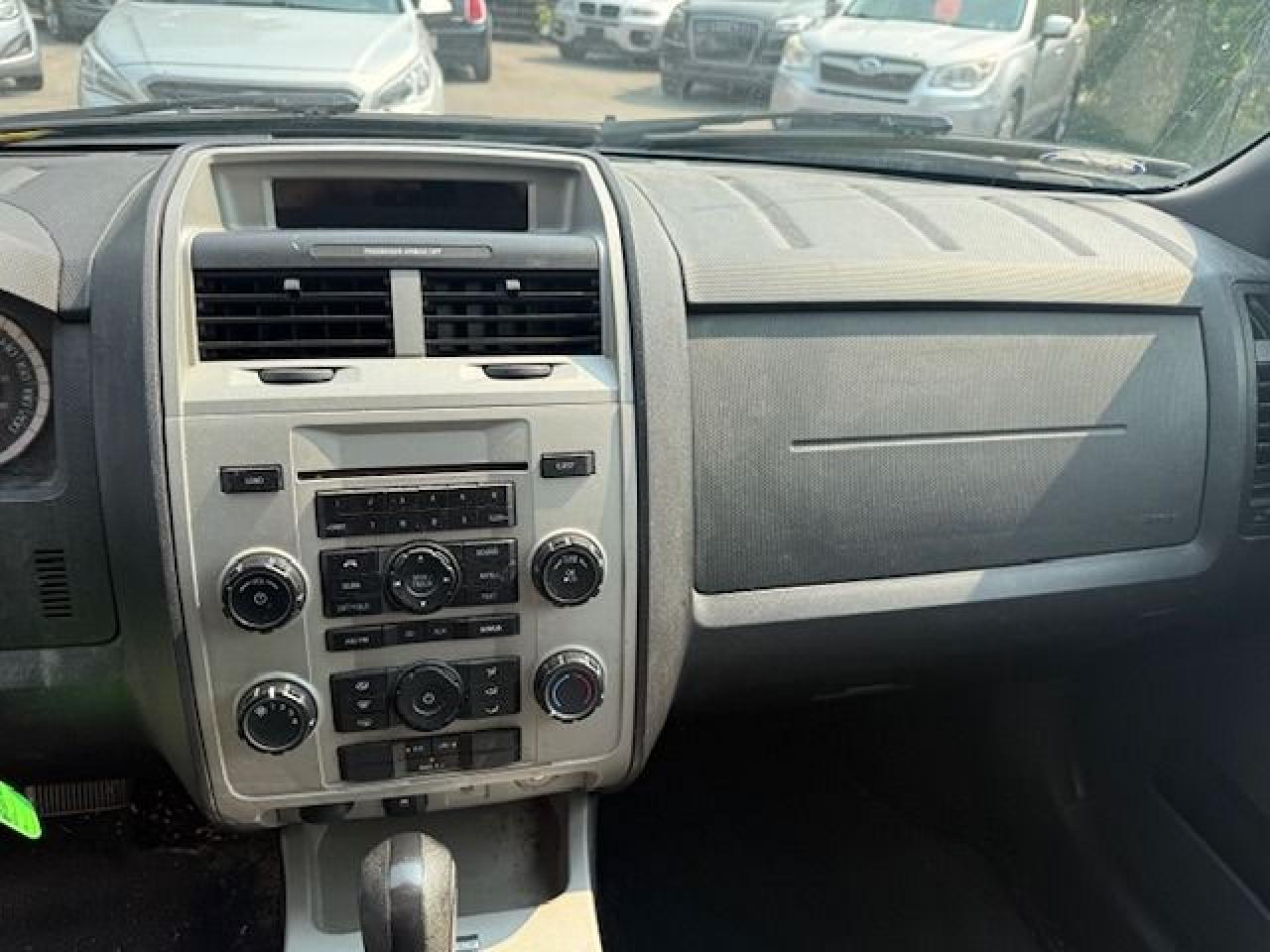 2010 Ford Escape FWD 4DR V6 AUTO XLT - Photo #12