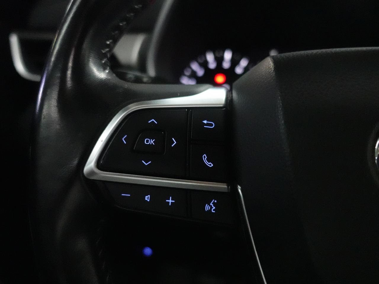 2021 Toyota Highlander XLE | AWD | Leather | Sunroof | BSM | CarPlay