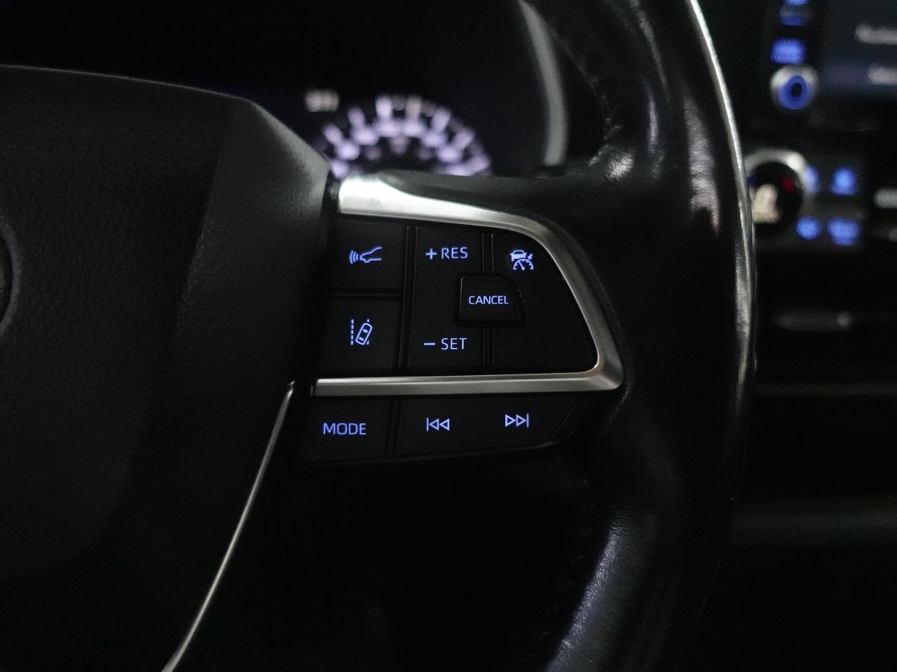 2021 Toyota Highlander XLE | AWD | Leather | Sunroof | BSM | CarPlay