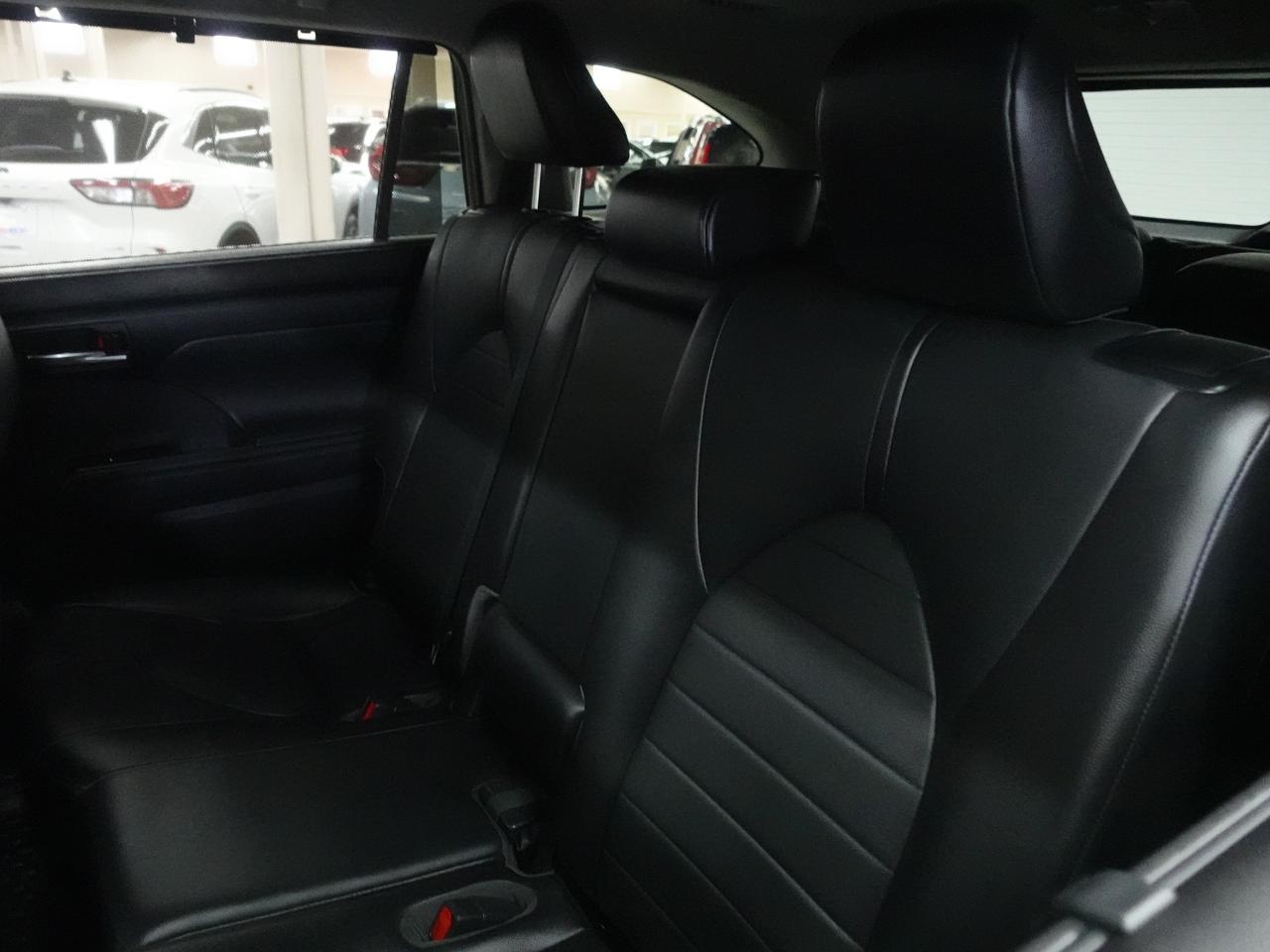 2021 Toyota Highlander XLE | AWD | Leather | Sunroof | BSM | CarPlay