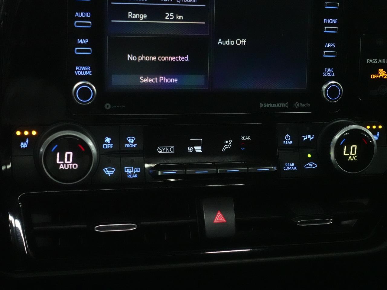 2021 Toyota Highlander XLE | AWD | Leather | Sunroof | BSM | CarPlay
